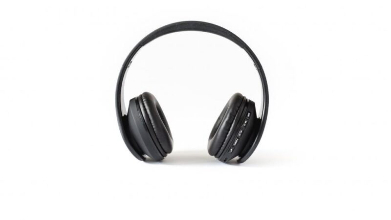 wireless-black-headphones-against-white-background